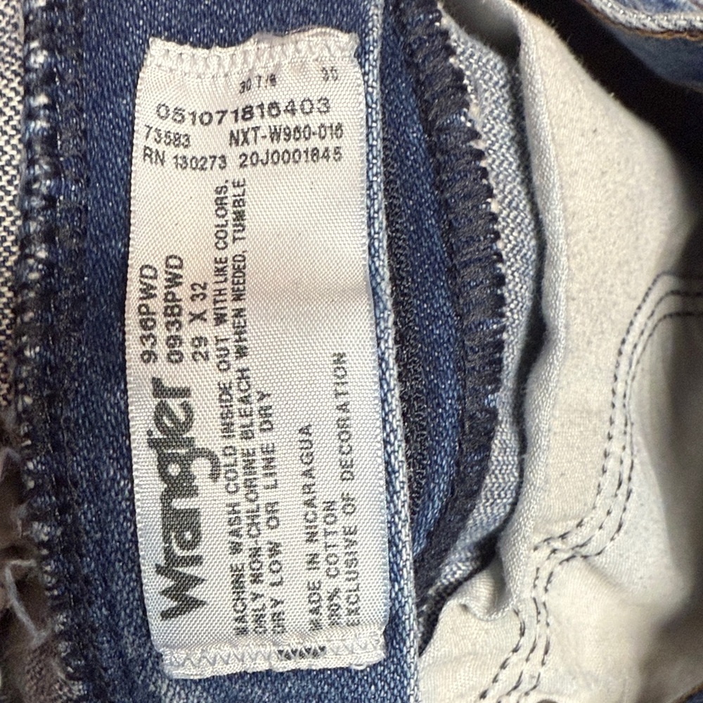 Wrangler Men's Relaxed Fit Blue Jeans - Picture 3 of 3